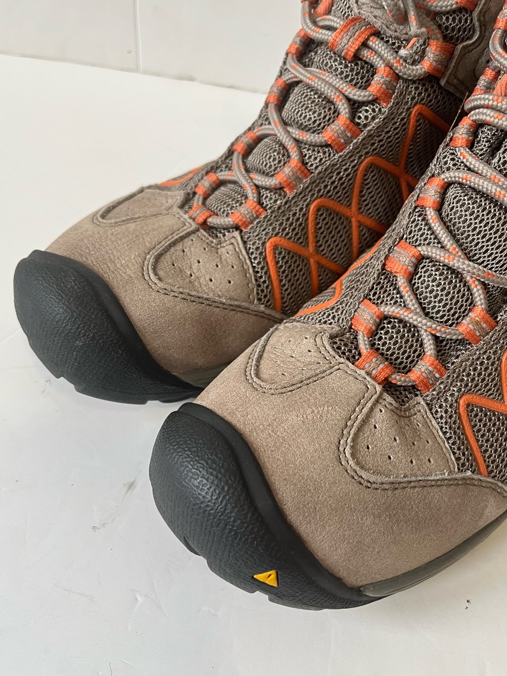 KEEN Women's Verdi II Mid Waterproof Hiking Boots Size 8 Tan - Picture 10 of 11